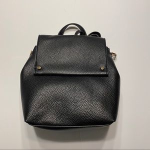 NWT Crossbody Backpack Convertible Bag Black Gold